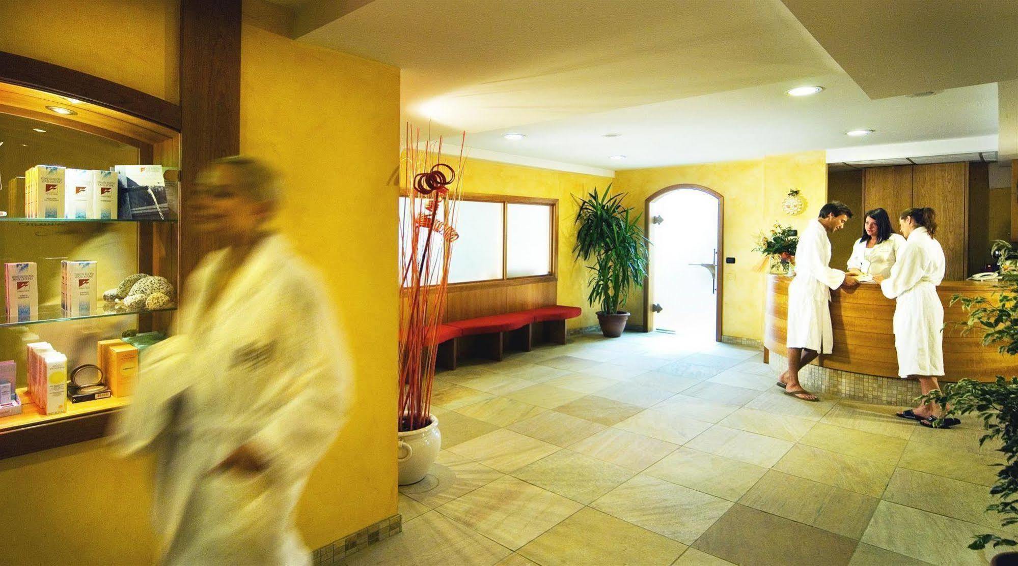 מדונה די קמפיליו Carlo Magno Hotel Spa Resort מראה חיצוני תמונה