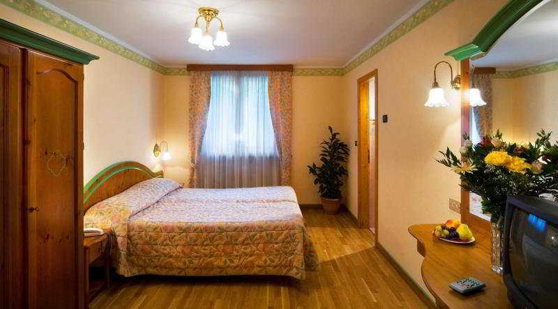 מדונה די קמפיליו Carlo Magno Hotel Spa Resort מראה חיצוני תמונה